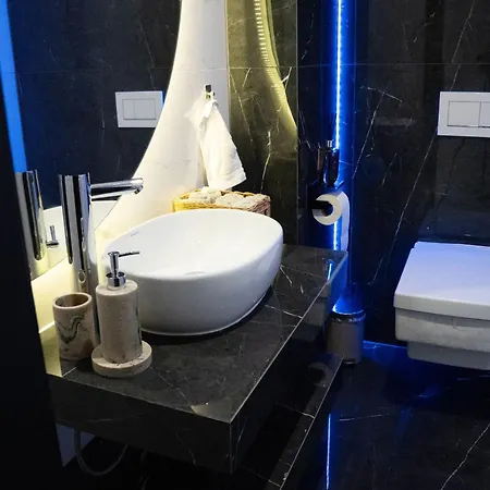 Luxury Loft I Pool, Whirlpool & Sauna I Close To Munich Apartment *